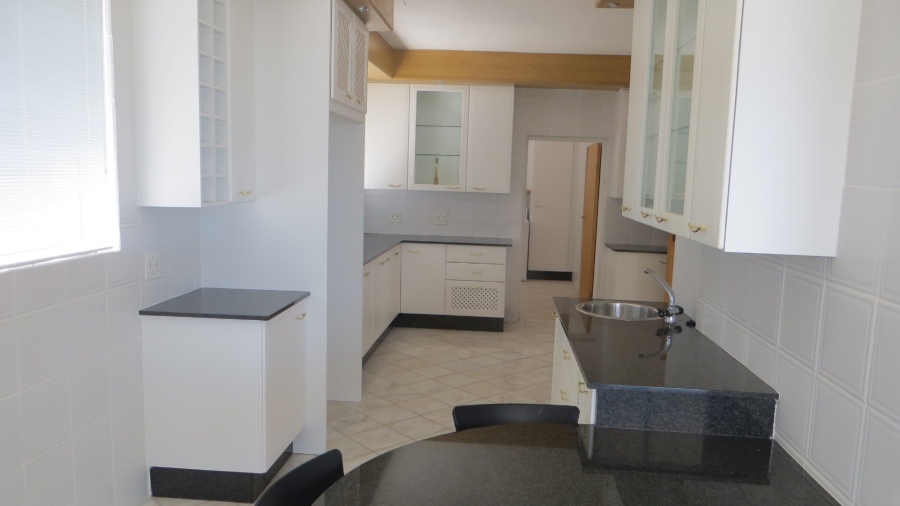 5 Bedroom Property for Sale in Mountainside Western Cape